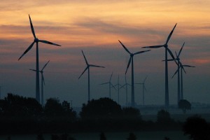 wiatraki - energia odnawialna - energia wiatru wiatraki energia odnawialna energia wiatru 300x200 Budowa wiatraków na terenie Natura 2000 nie jest zagrożeniem dla środowiska