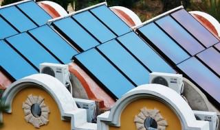 kolektory słoneczne na dachu
