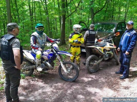 Policja i Straż Leśna zatrzymali motocrossowców
